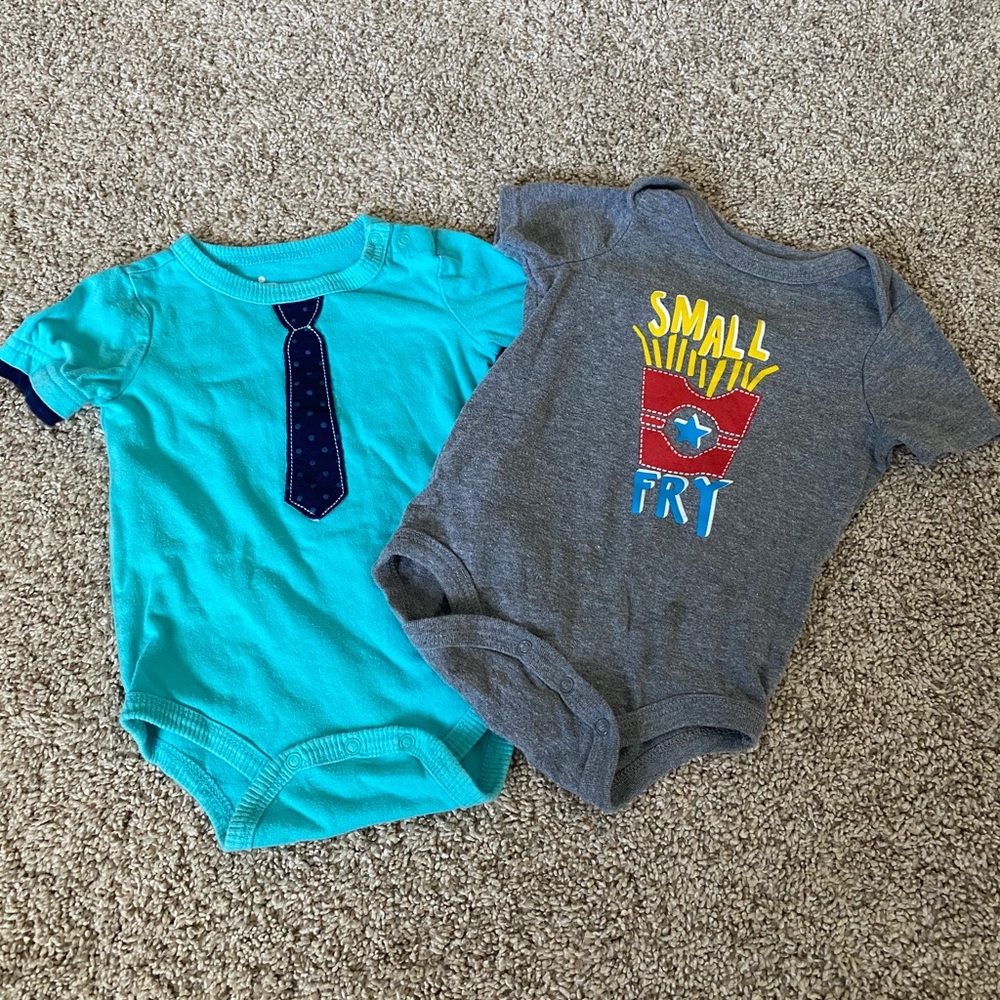 Bundle of 2 Circo baby boy 6 onesie bodysuits size 6 months